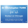 Plaque en plexiglas bleu avec texte blanc