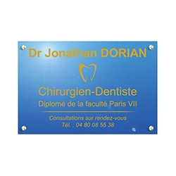 Plaque en plexiglas bleu avec texte doré