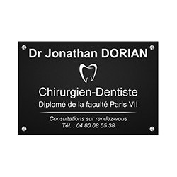 Plaque en aluminium noir avec texte blanc