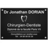 Plaque en aluminium noir avec texte blanc