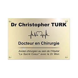 Plaque en plexiglas doré avec texte noir